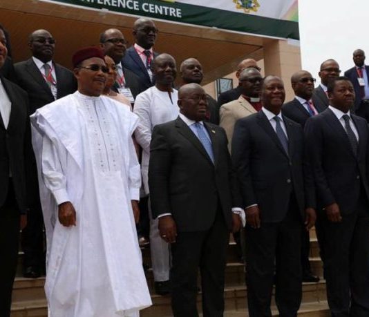 Monnaie unique de la CEDEAO: frénésie à Abidjan, et incrédulité à Abuja.