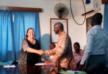 Signature de conventions entre Handicap international, l’ANASAP et l’ONG Village renaissance pour l’amélioration des conditions de vie des détenus.