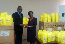 Togo : L’ONG LWDF fait don de 25.000 boites de biosécurité au ministère de la santé et de l’hygiène publique.