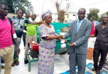 Le PPAAO offre des batteuses et torréfacteurs aux producteurs de soja de la préfecture de Tchamba