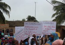 Projet PIA: les expropriés expriment leur désaccord devant la mairie d’Agoè-nyivé 6.