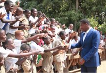 Éducation : Gnassingbé supprime les frais d’inscription aux examens scolaires et universitaires