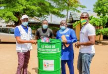 Togo : le RAFSET et Bras Ouverts Luna équipent des écoles de poubelles écologiques