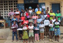 Rentrée scolaire 2023-2024 : l’association COSA-Togo au chevet des élèves du quartier Adamavo