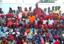 Joyeux Noël : l’honorable AMOUDJI donne le sourire aux enfants des maternelles de Kpédomé