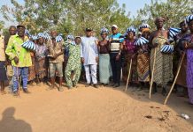 Fêtes de fin d’année : le député Fombo Séna solidaire envers les enfants et personnes démunis des communes Ogou 2 et 3
