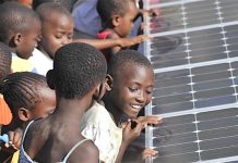Financement majeur pour l’électrification : 250 000 Togolais bientôt connectés